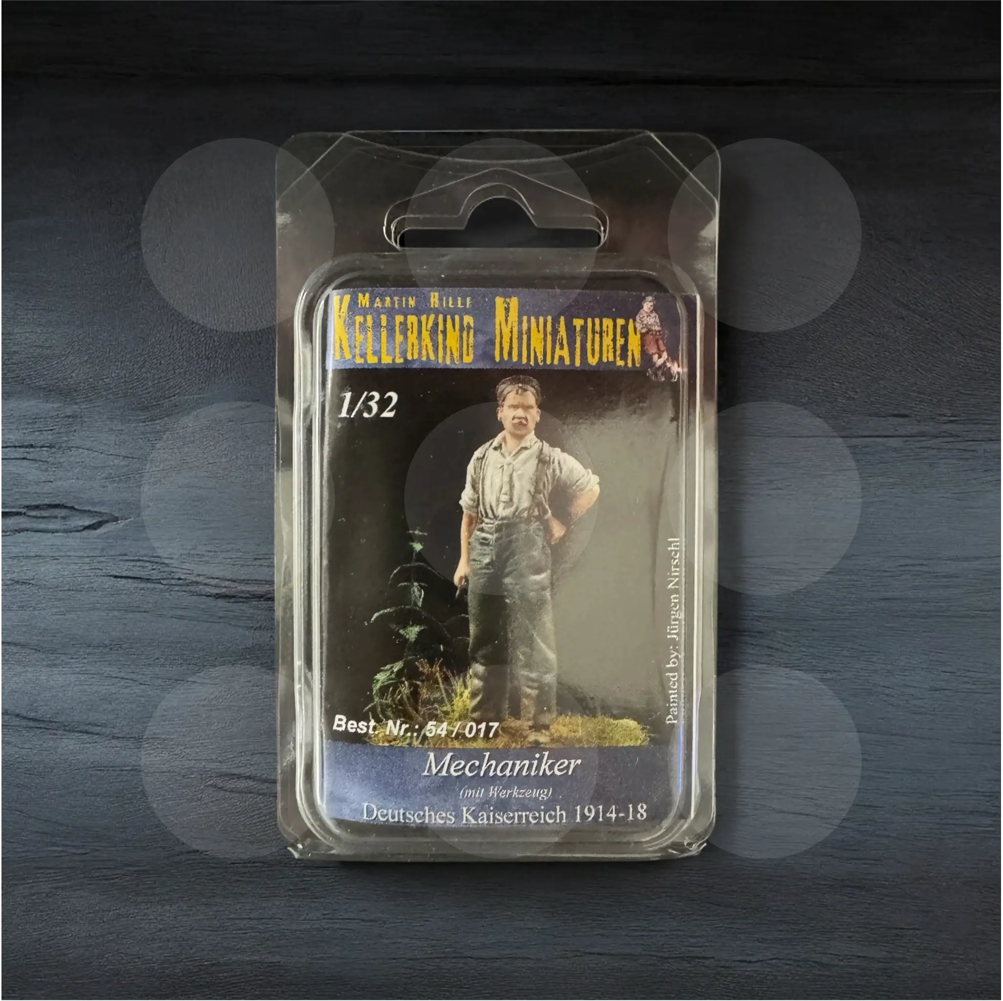 Kellerkind Miniaturen - German mechanic with wrench - 1/3 scale 54017