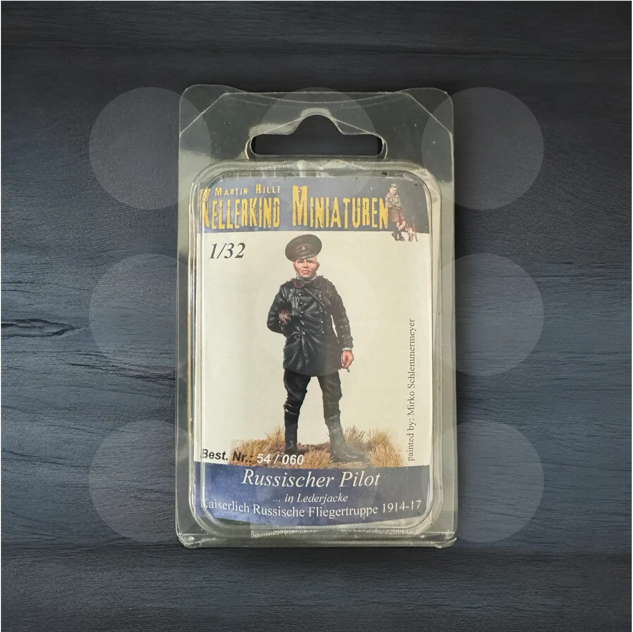 Kellerkind Miniaturen - Russian pilot with leather coat - 1/32 scale - 54060